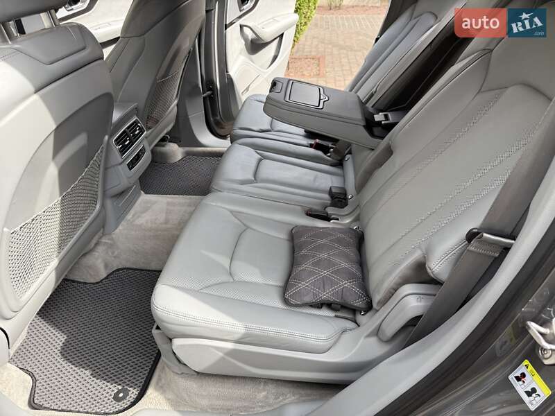 Внедорожник / Кроссовер Audi Q7 2017 в Киеве