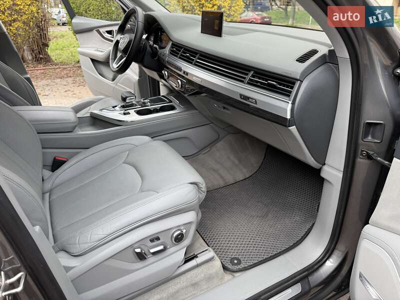 Внедорожник / Кроссовер Audi Q7 2017 в Киеве