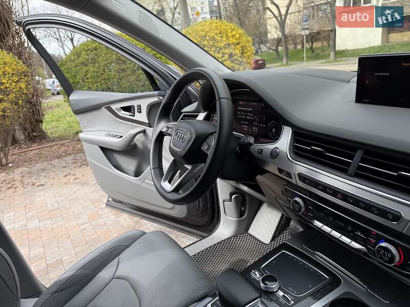 Внедорожник / Кроссовер Audi Q7 2017 в Киеве