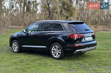 Позашляховик / Кросовер Audi Q7 2017 в 
