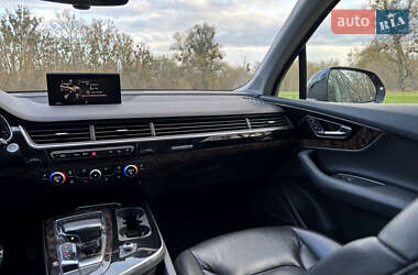 Позашляховик / Кросовер Audi Q7 2017 в 