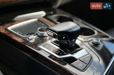 Внедорожник / Кроссовер Audi Q7 2017 в 