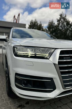 Внедорожник / Кроссовер Audi Q7 2016 в 