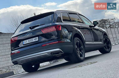 Внедорожник / Кроссовер Audi Q7 2018 в 