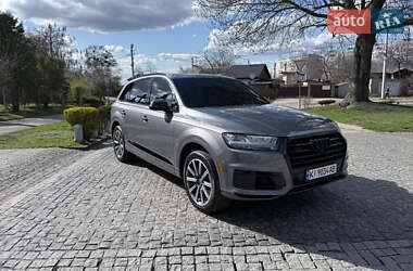 Внедорожник / Кроссовер Audi Q7 2016 в 