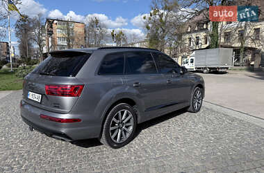 Внедорожник / Кроссовер Audi Q7 2016 в 