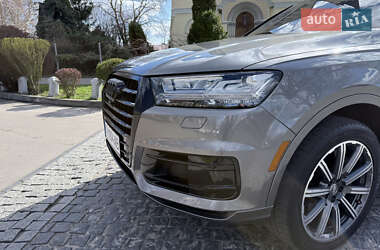 Внедорожник / Кроссовер Audi Q7 2016 в 