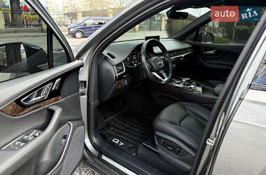 Внедорожник / Кроссовер Audi Q7 2016 в 