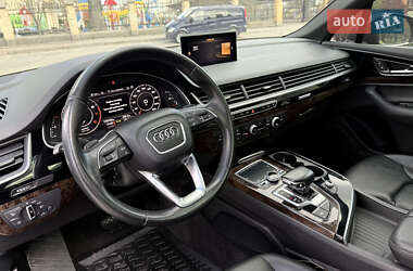 Внедорожник / Кроссовер Audi Q7 2016 в 