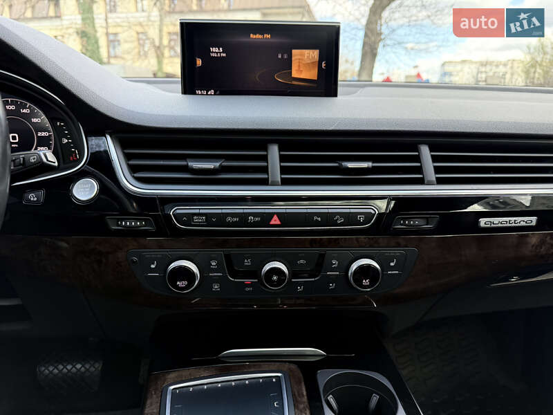 Позашляховик / Кросовер Audi Q7 2016 в Києві
