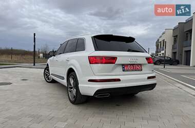 Внедорожник / Кроссовер Audi Q7 2016 в 