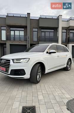 Внедорожник / Кроссовер Audi Q7 2016 в 