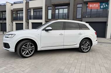 Внедорожник / Кроссовер Audi Q7 2016 в 