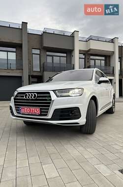 Внедорожник / Кроссовер Audi Q7 2016 в 