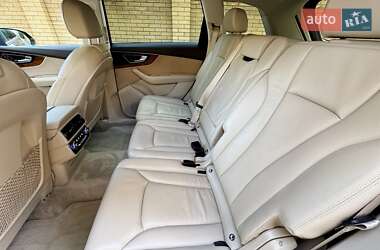 Внедорожник / Кроссовер Audi Q7 2016 в 