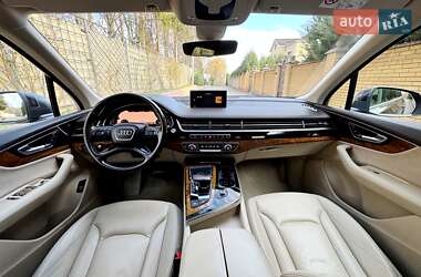 Внедорожник / Кроссовер Audi Q7 2016 в 