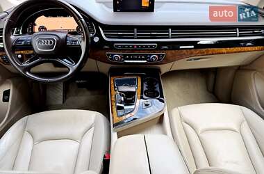 Внедорожник / Кроссовер Audi Q7 2016 в 