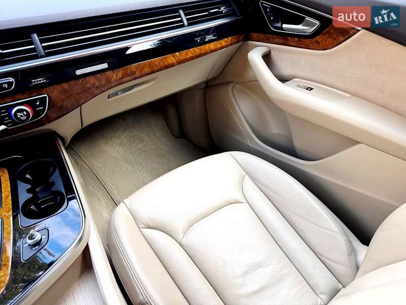Внедорожник / Кроссовер Audi Q7 2016 в Хмельницком