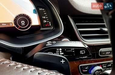 Внедорожник / Кроссовер Audi Q7 2016 в 