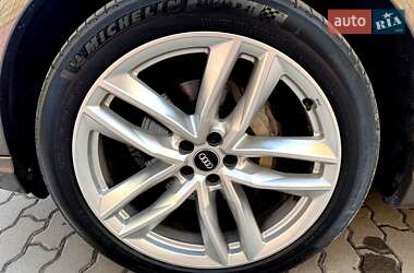 Внедорожник / Кроссовер Audi Q7 2016 в 
