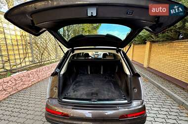 Внедорожник / Кроссовер Audi Q7 2016 в 