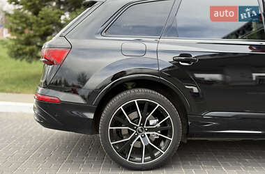 Внедорожник / Кроссовер Audi Q7 2020 в 