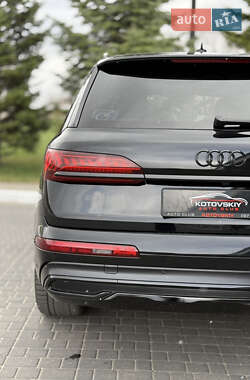 Внедорожник / Кроссовер Audi Q7 2020 в 