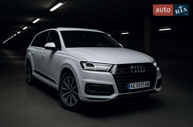 Позашляховик / Кросовер Audi Q7 2018 в 