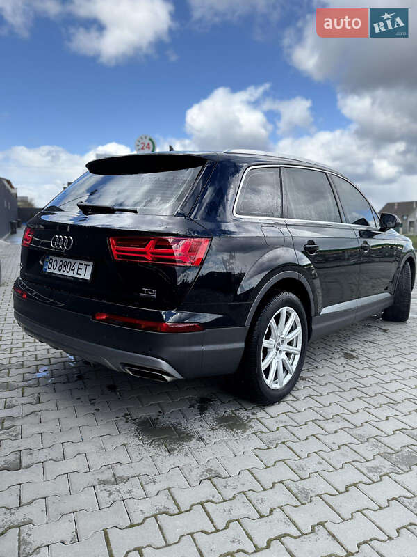 Внедорожник / Кроссовер Audi Q7 2015 в 