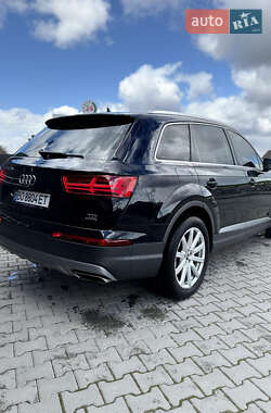 Внедорожник / Кроссовер Audi Q7 2015 в 