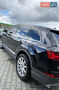 Внедорожник / Кроссовер Audi Q7 2015 в 