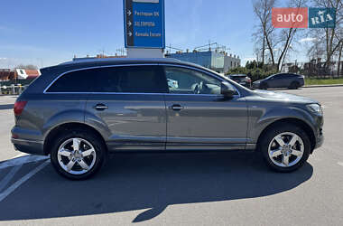 Внедорожник / Кроссовер Audi Q7 2015 в 