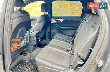 Позашляховик / Кросовер Audi Q7 2019 в 