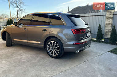Внедорожник / Кроссовер Audi Q7 2017 в 