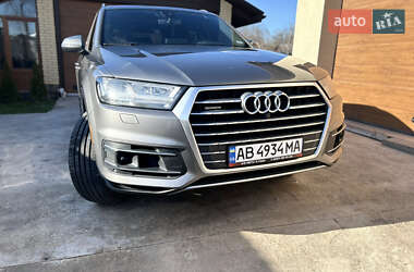 Внедорожник / Кроссовер Audi Q7 2017 в 