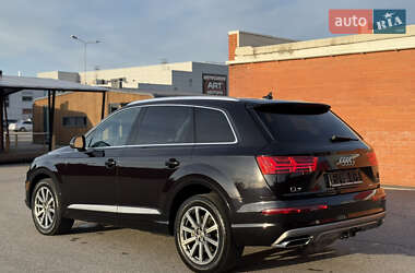 Позашляховик / Кросовер Audi Q7 2018 в 