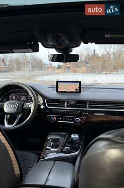 Внедорожник / Кроссовер Audi Q7 2016 в 