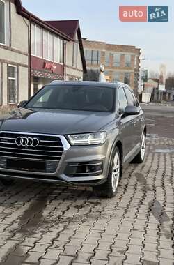 Внедорожник / Кроссовер Audi Q7 2016 в 