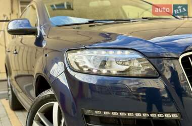Позашляховик / Кросовер Audi Q7 2012 в 