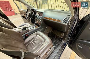 Позашляховик / Кросовер Audi Q7 2012 в 