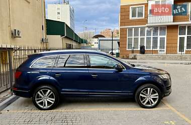 Позашляховик / Кросовер Audi Q7 2012 в 