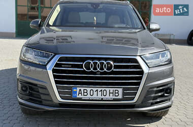 Позашляховик / Кросовер Audi Q7 2018 в 