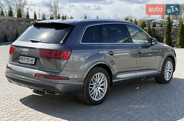 Позашляховик / Кросовер Audi Q7 2018 в 