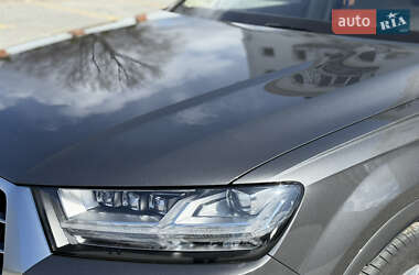 Позашляховик / Кросовер Audi Q7 2018 в 