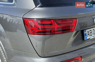 Позашляховик / Кросовер Audi Q7 2018 в 