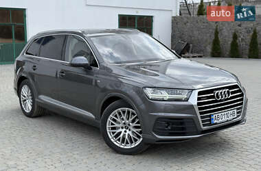 Позашляховик / Кросовер Audi Q7 2018 в 