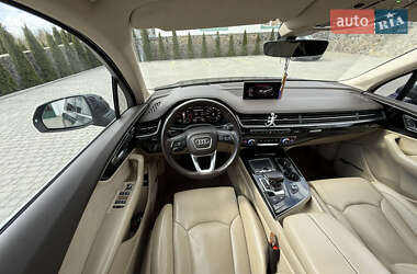 Позашляховик / Кросовер Audi Q7 2018 в 