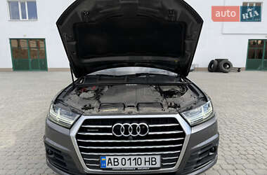 Позашляховик / Кросовер Audi Q7 2018 в 