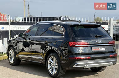Позашляховик / Кросовер Audi Q7 2022 в 