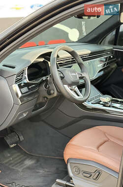 Позашляховик / Кросовер Audi Q7 2022 в 